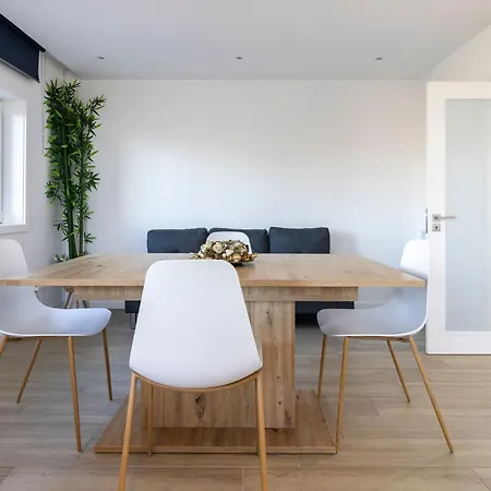 Gil - Luxurious V5 W Pool By Lovelystay Holiday home *