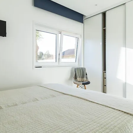 Gil - Luxurious V5 W Pool By Lovelystay *