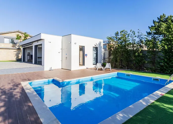 Gil - Luxurious V5 W Pool By Lovelystay *